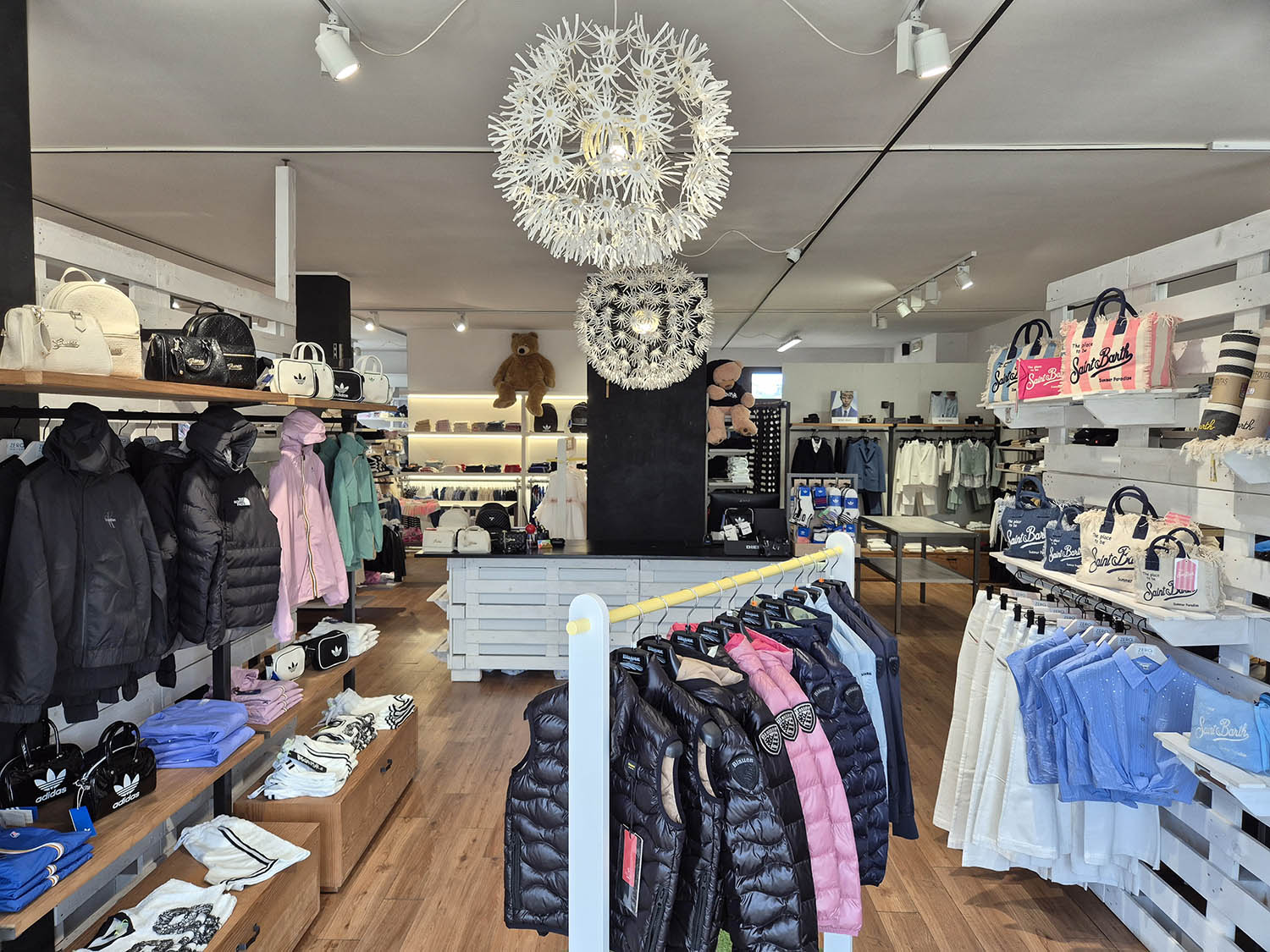 Abbigliamento neonati e junior 0-16 Abbigliamento neonati e junior 0-16