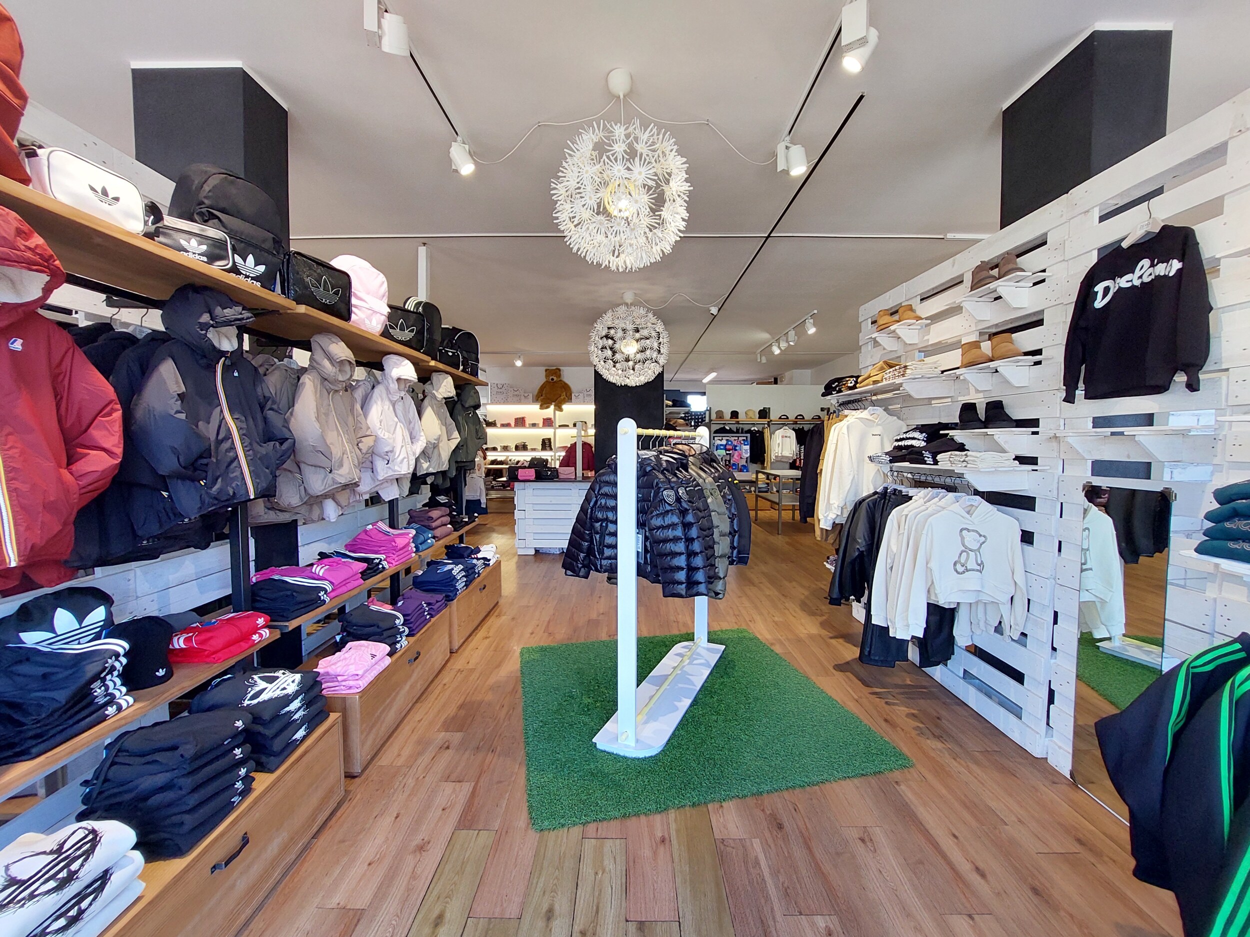 Abbigliamento neonati e junior 0-16 Abbigliamento neonati e junior 0-16